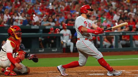 Kyle Schwarber hits his 44th homer and lifts Phillies to 6-1 win over Cardinals